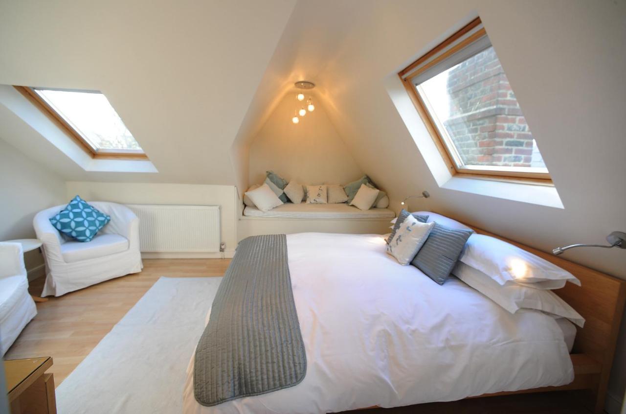 Deluxe Double Room Shower