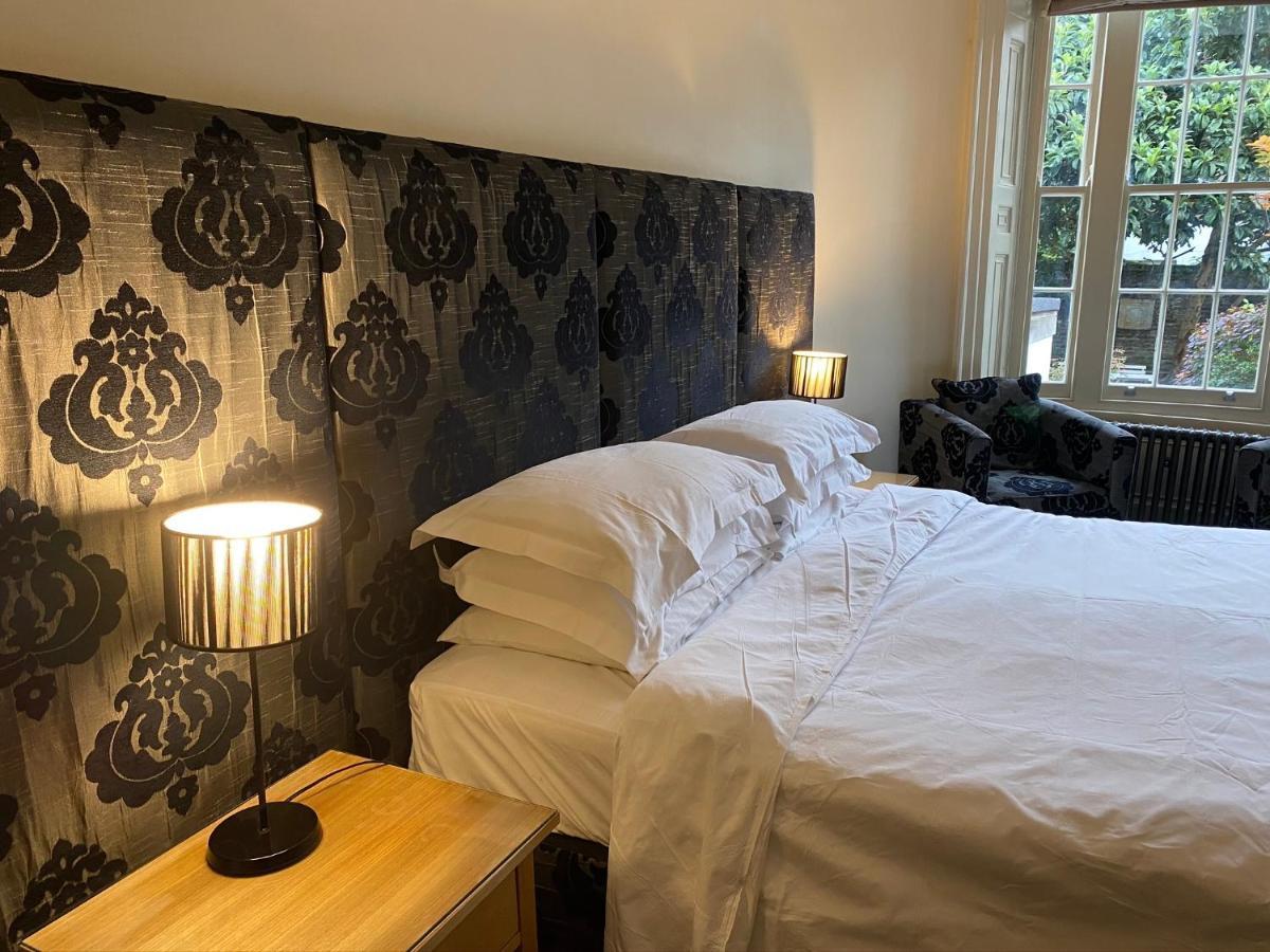 2 Interconnecting Rooms Private Bathroom
