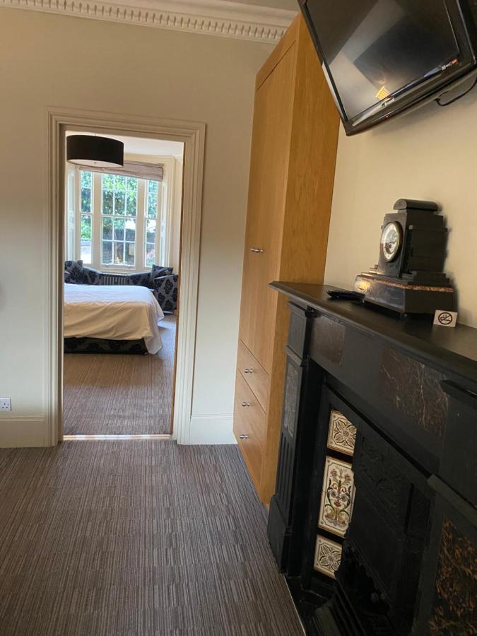 2 Interconnecting Rooms Private Bathroom
