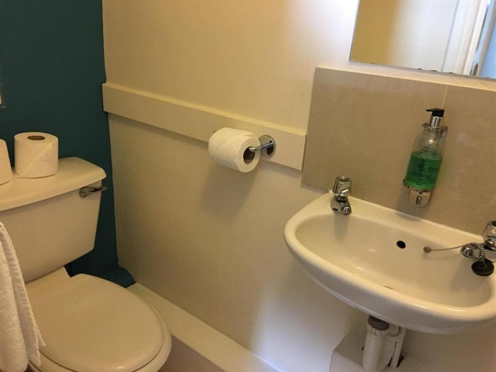 Camera Doppia con Letti Singoli con Doccia