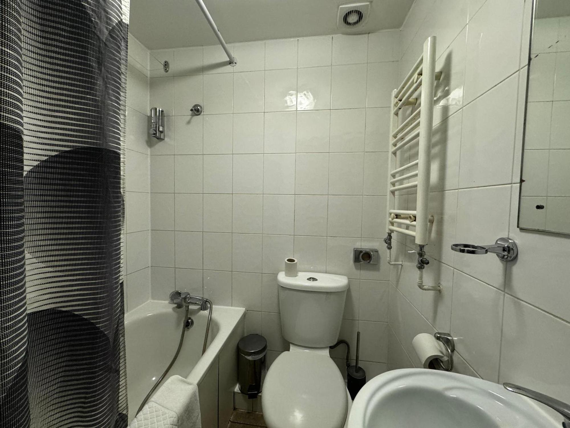 Dreibettzimmer mit eigenem Bad (3 Einzelbetten)