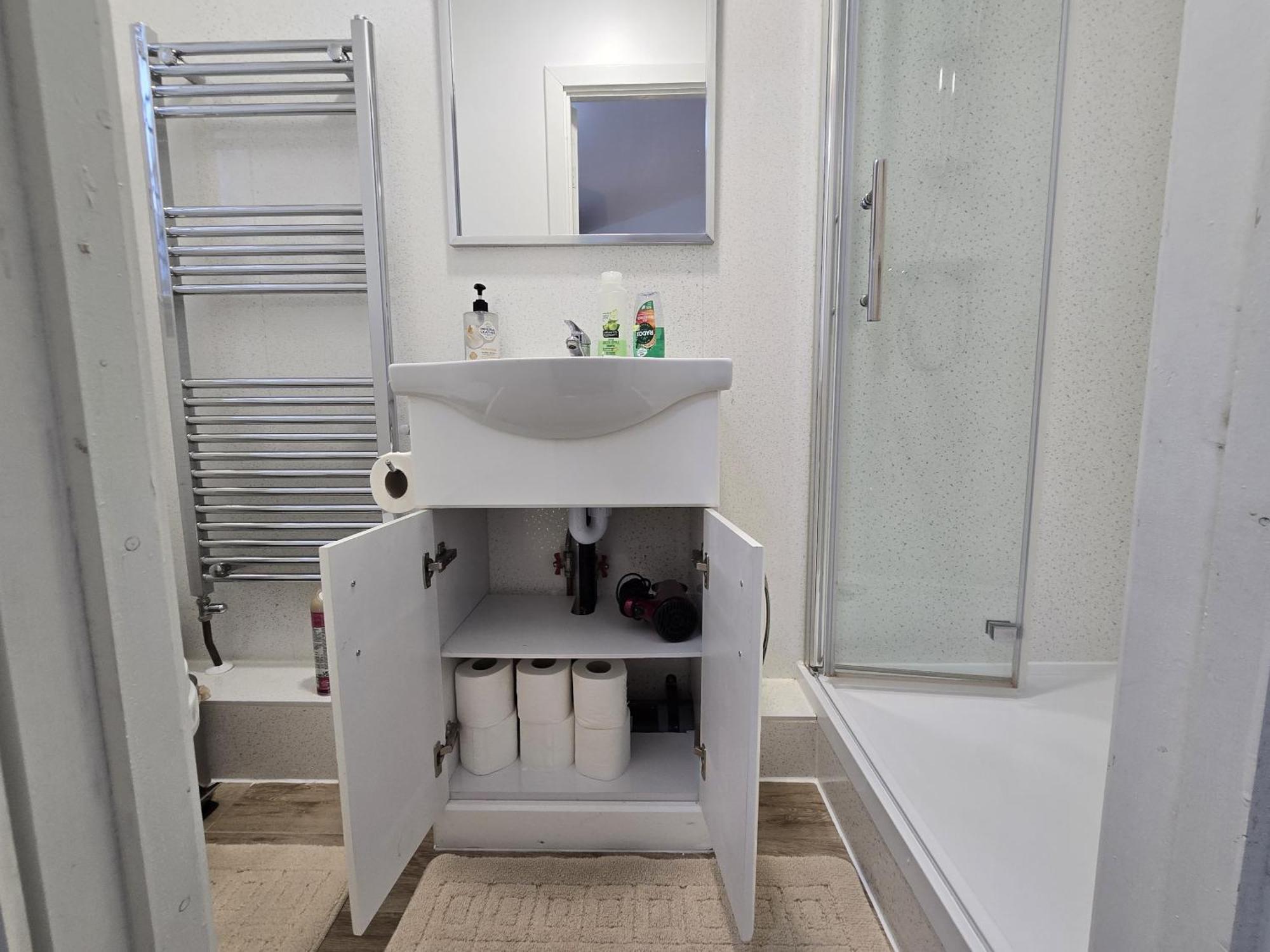Standard Single Room Shower