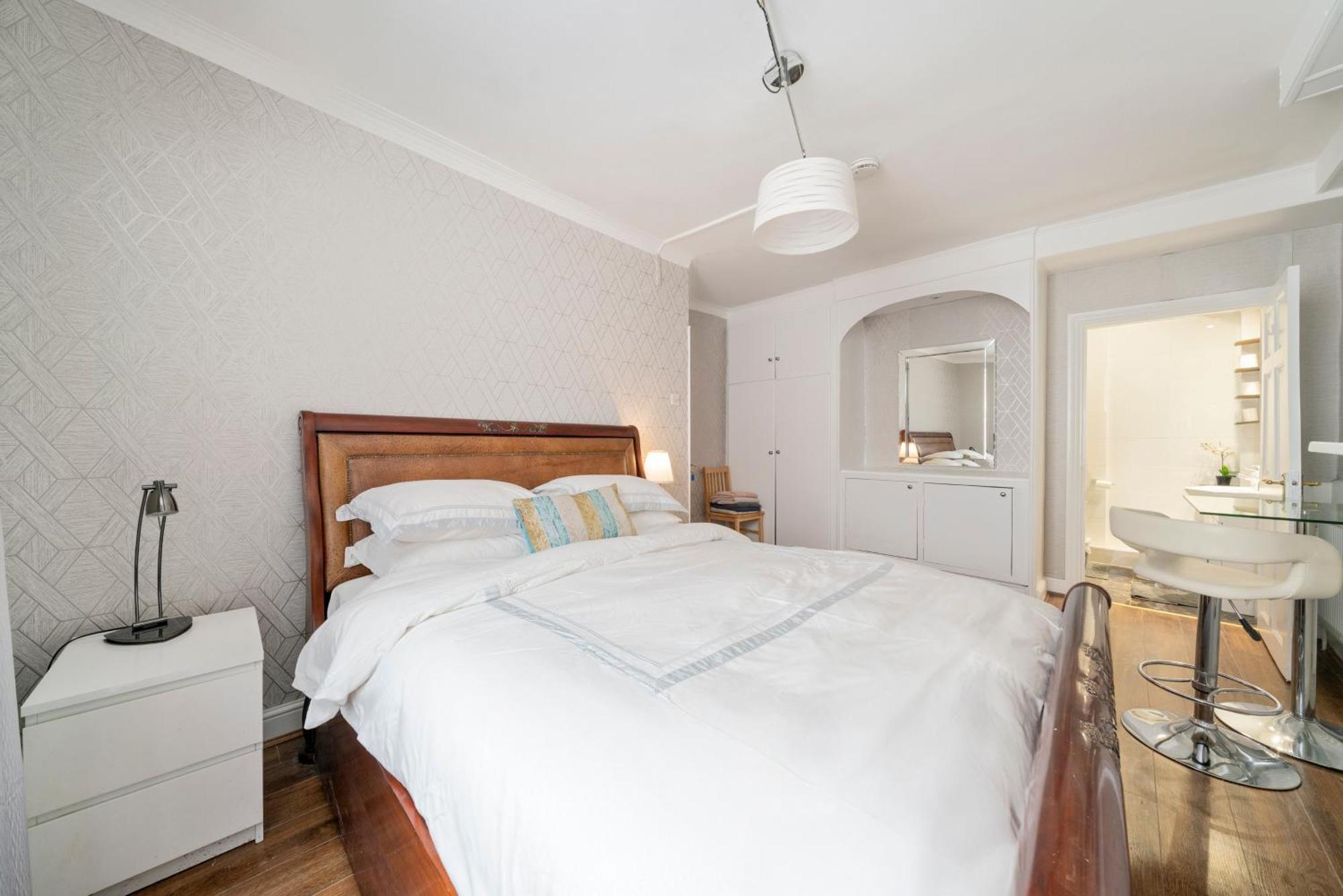 Double Room Private Bathroom