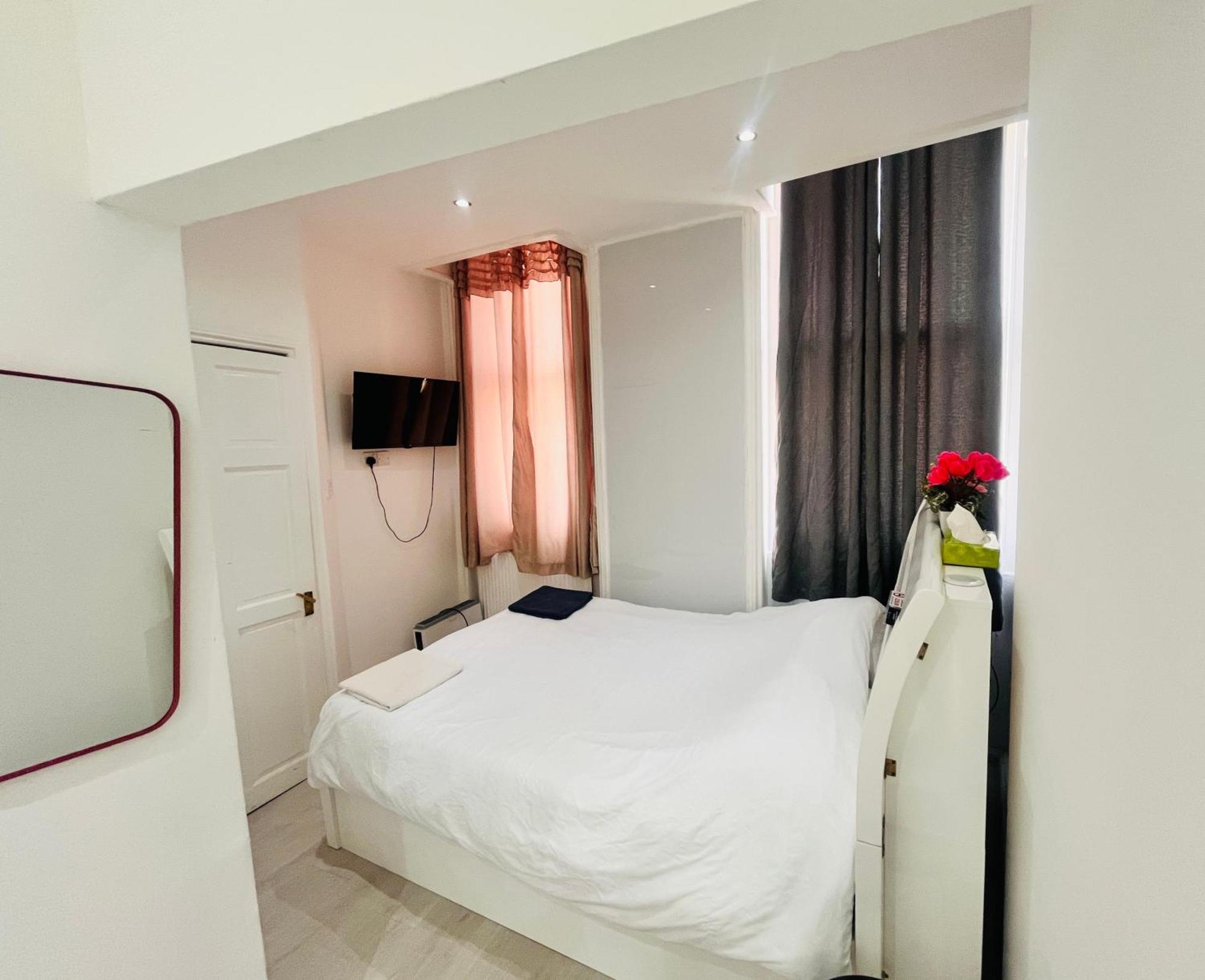 Double Room Private Bathroom