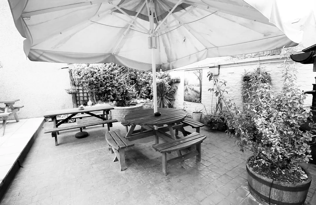 Summerfield Pub & Boutique Rooms-1