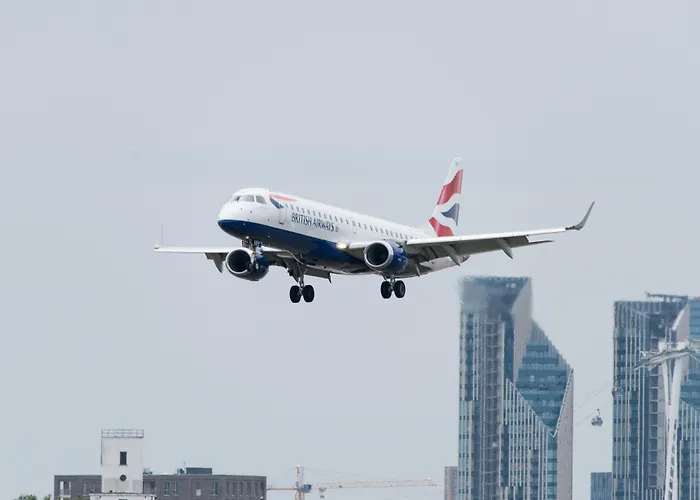 Hotel: Holiday Inn Express London - Excel By Ihg