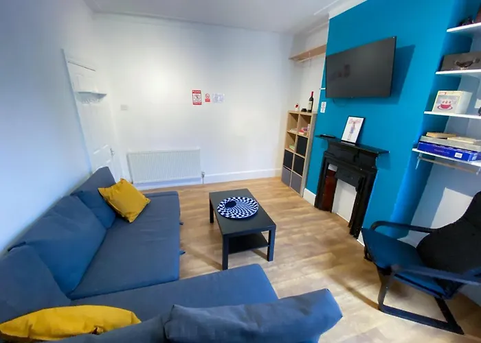 Casa de férias: 4 Bedroom House Parking & Garden Near Central London