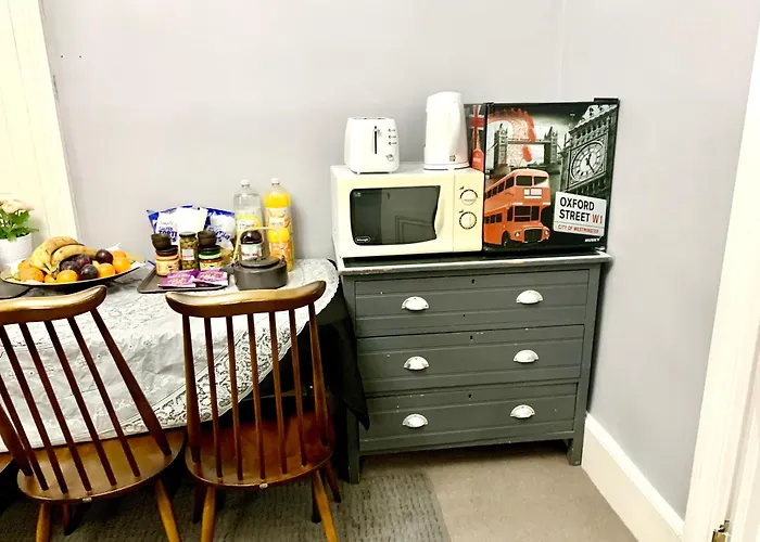 Bumble Bee Lodge