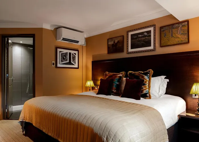 Rose And Crown Hotel