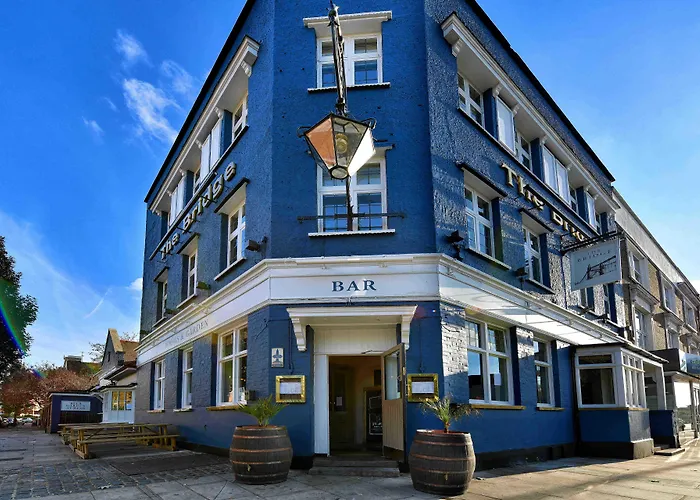 The Bridge Pub & Rooms