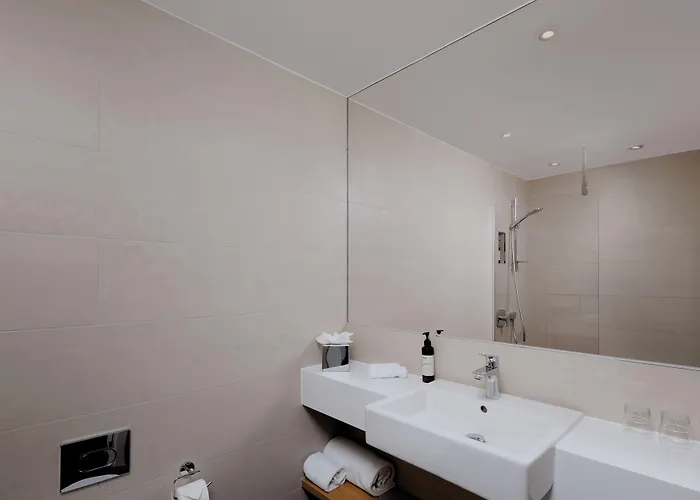 Lincoln Suites