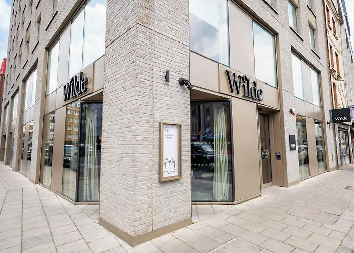 Wilde s London Aldgate Tower Bridge