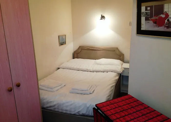 3 star hotel: Kensingtoncourt Aparthotel