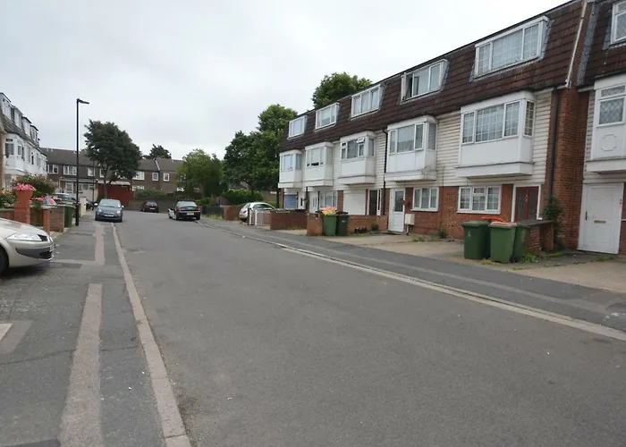 Cabine: Four Bedroom Townhouse 12 Minutes Walk To Excel Exhibition Centre