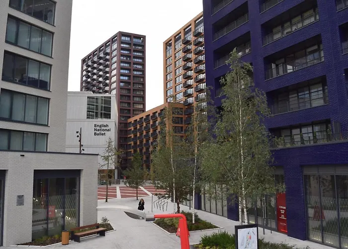 London City Island 3 Bedroom Luxury Apartments, Canary Wharf