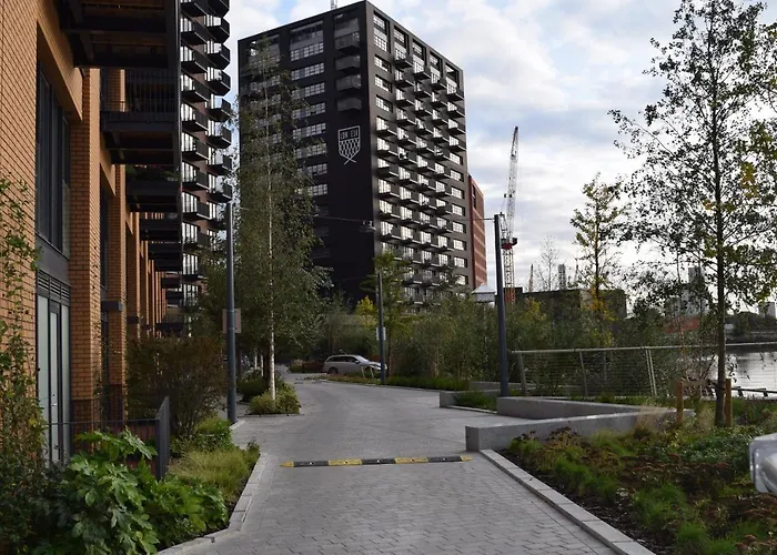 London City Island 3 Bedroom Luxury Apartments, Canary Wharf